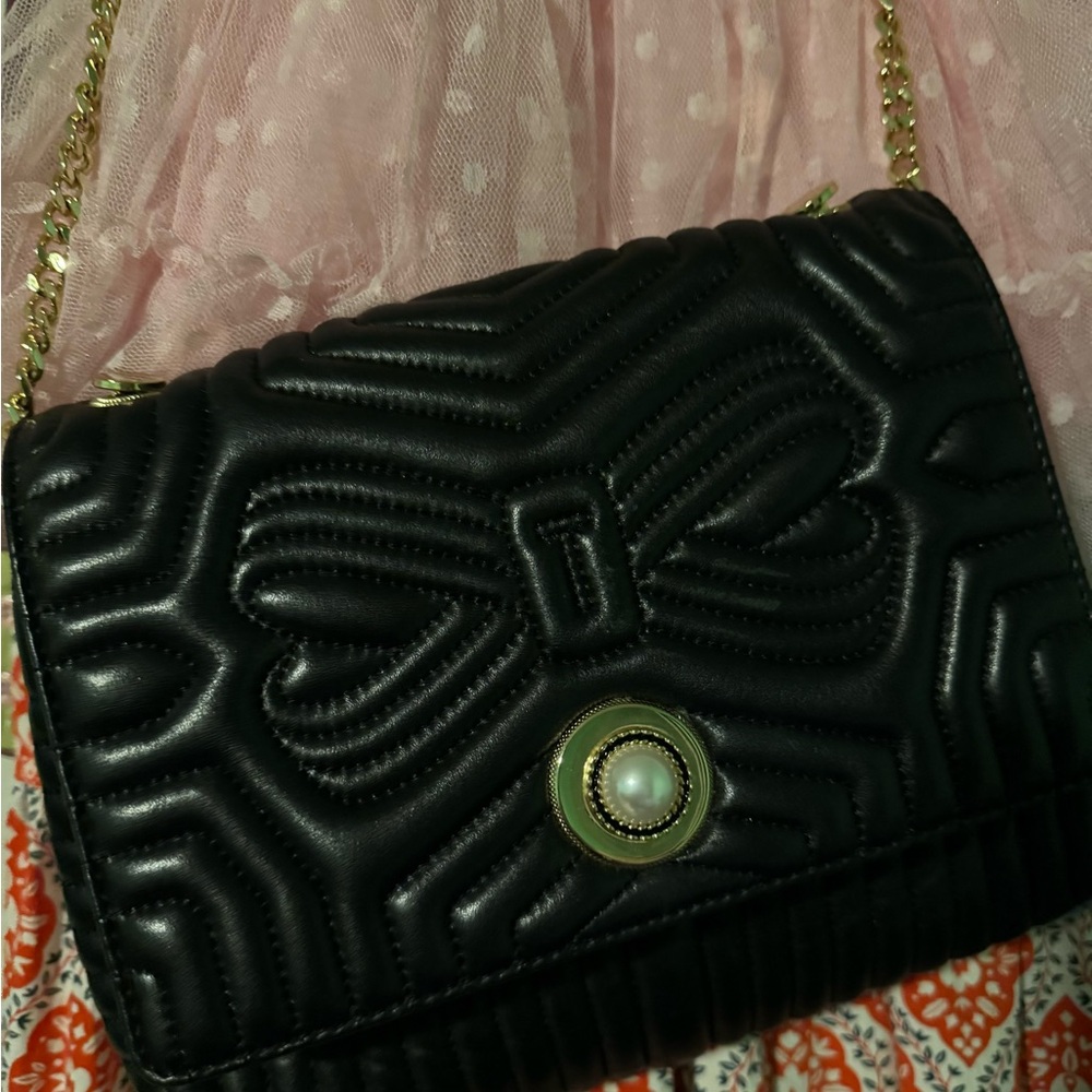 TED BAKER LONDON Quilted Bow crossbody flap closure w 
Pearl Accent NEW w/o tags